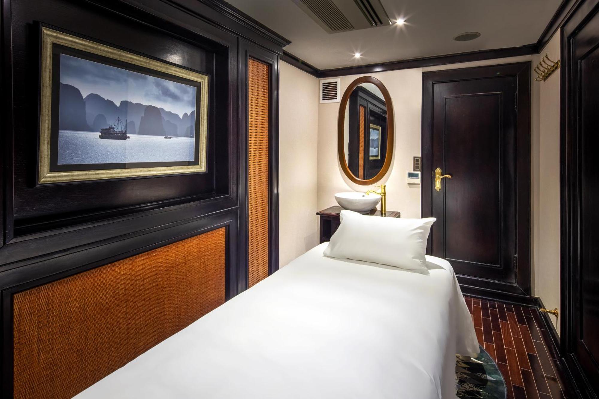 Ambassador Cruise Halong Bay Hotel Ha Long Exterior photo
